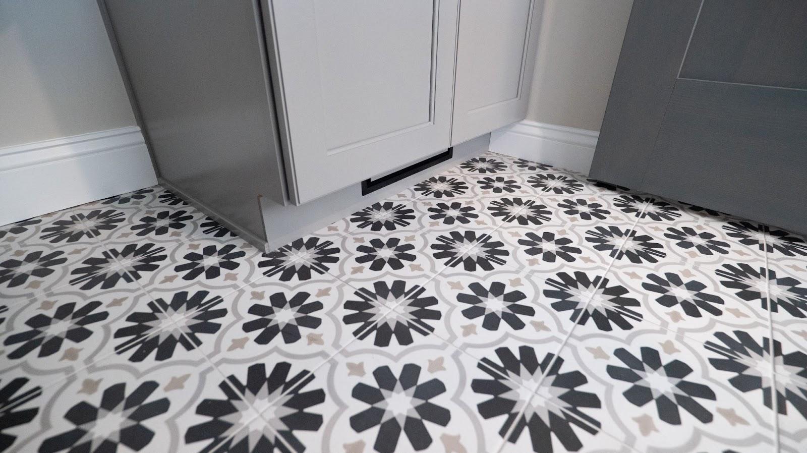 bathroom floor tiles with flower pattern